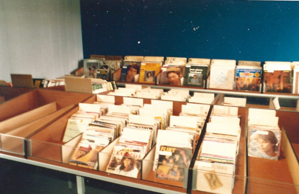 Radio PILE salle des disques Maisons des Associations à PRIVAS