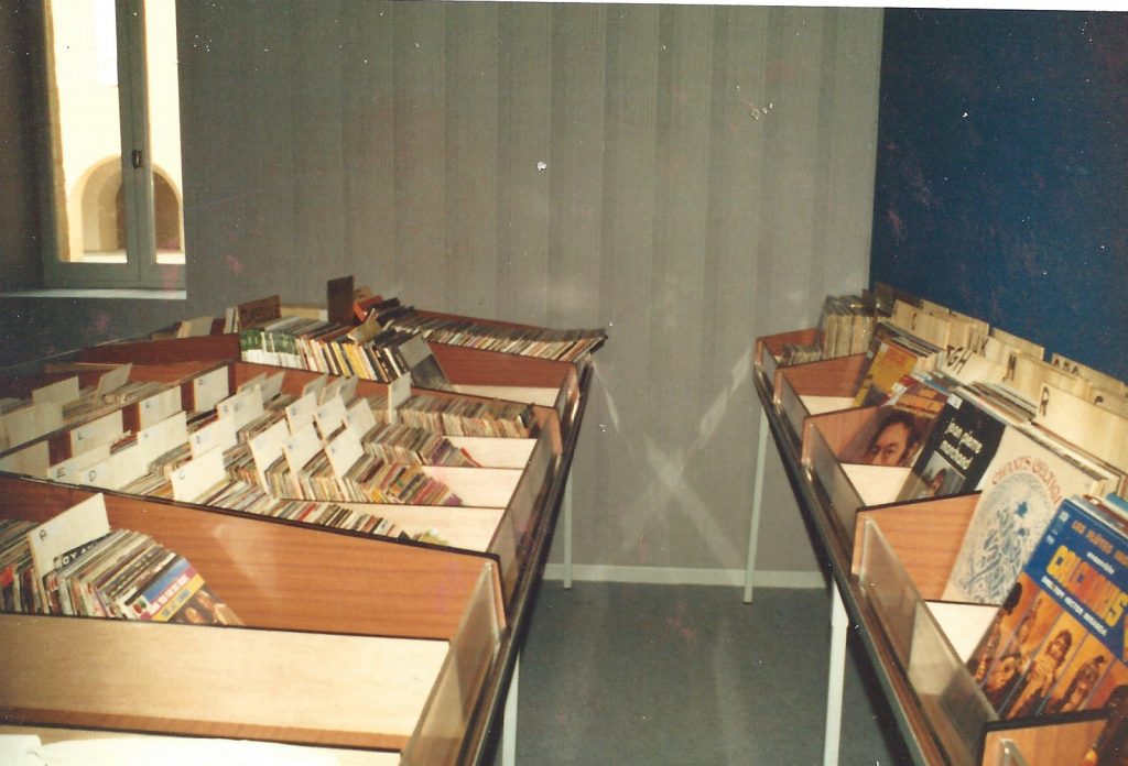 Radio PILE salle des disques Maisons des Associations à PRIVAS