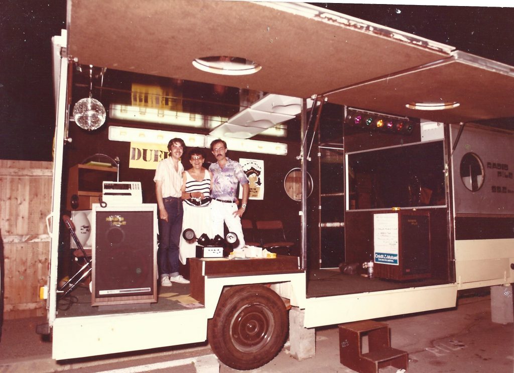 Le car podium de Radio PILE à la foire dAUBENAS