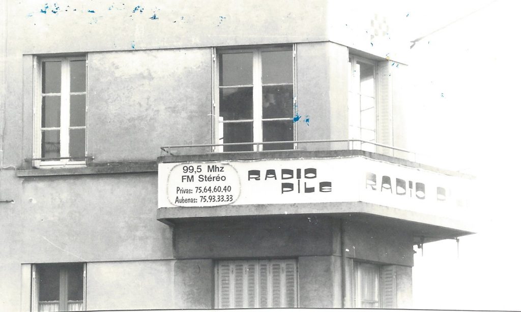 Les bureaux et studios de Radio PILE 2 place de la Paix à AUBENAS